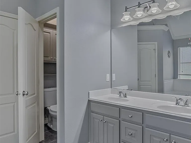 133 Lone Oak St — Photo 16