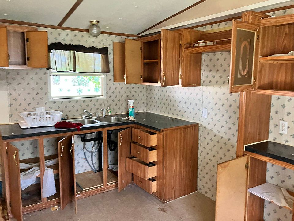 2nd image of 322 Mangle Dr