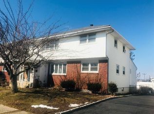 677 9th St #1, Secaucus, NJ 07094