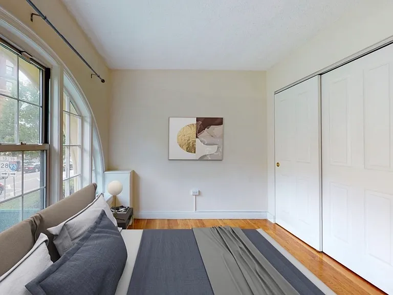 534 Beacon St — Photo 2