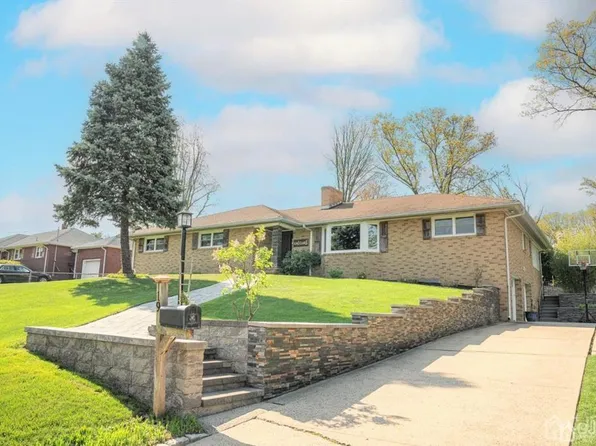 19 Thompson Pl, Parlin, NJ 08859