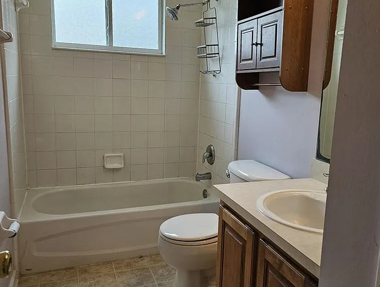 1276 Winding Brook Ct — Photo 11