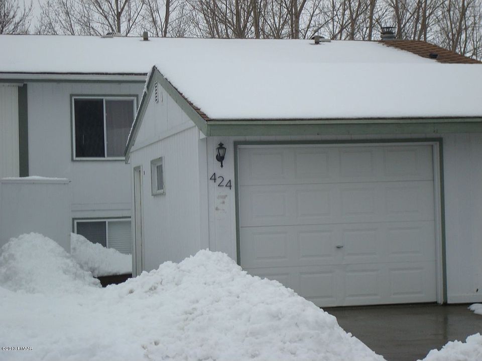 1st image of 424 22nd St E