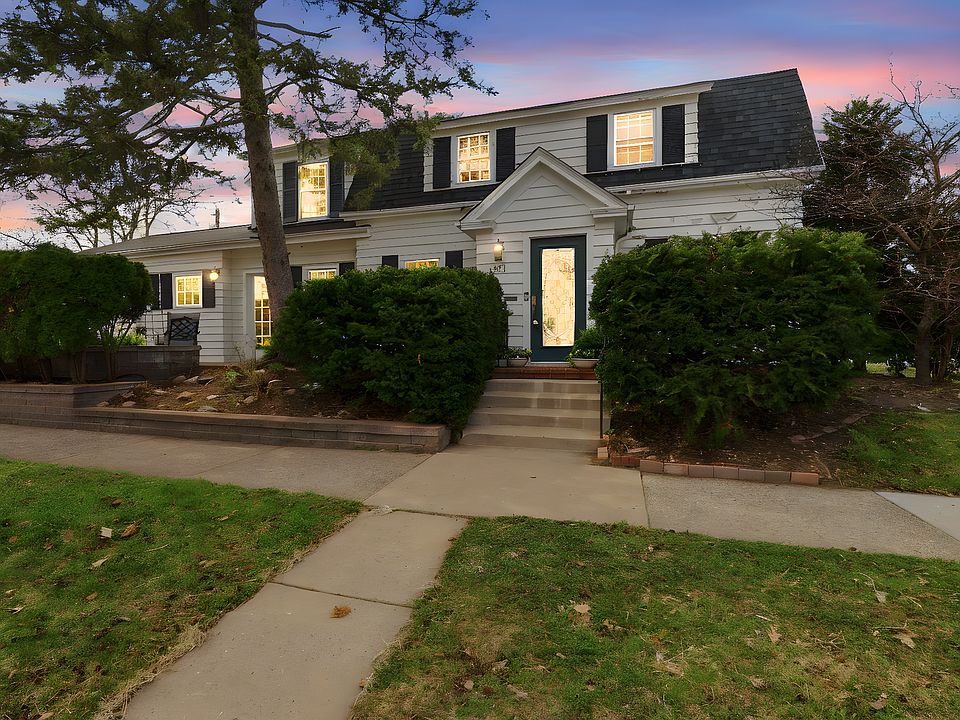 1st image of 571 Griggs St S