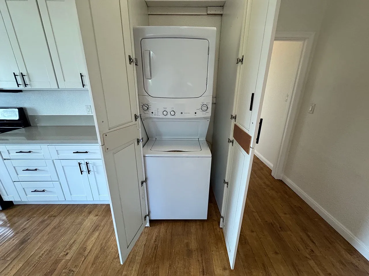3 bed, 1200 sqft, $3,195 — Photo 2