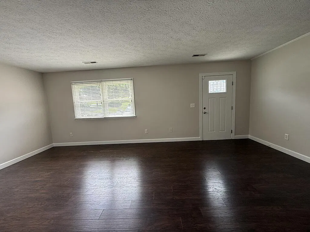 3 bed, 2.5 bath, 1426 sqft, $1,750 — Photo 3