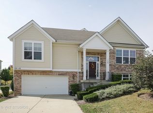 39 Veneto Ct, Streamwood, IL 60107