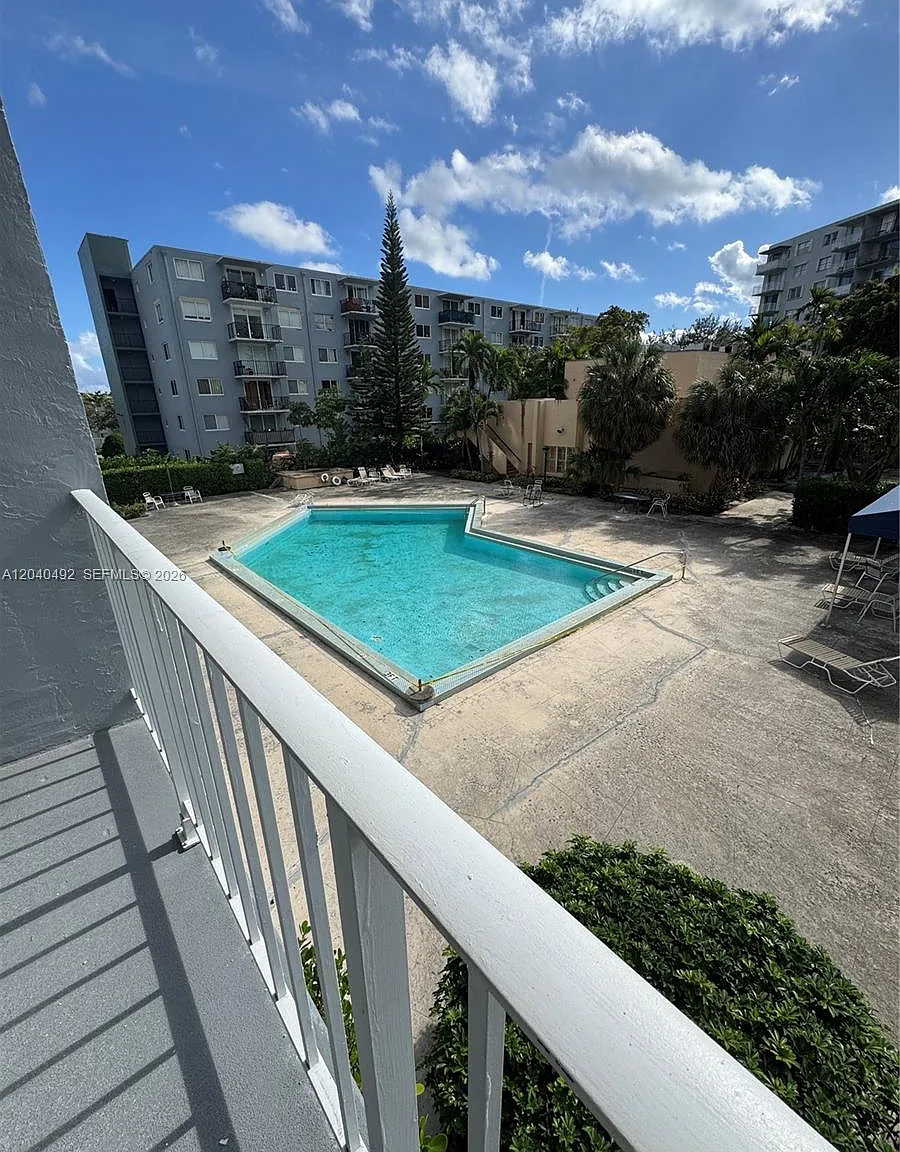 Three Horizons North Cond — Photo 2