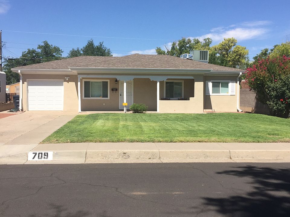 1st image of 709 Palomas Dr NE
