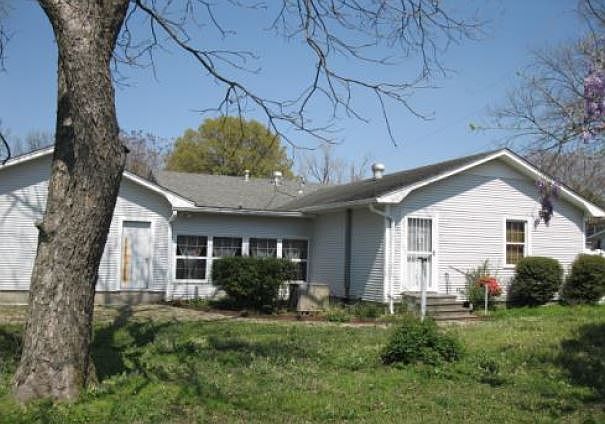 2nd image of 607 W 18th St