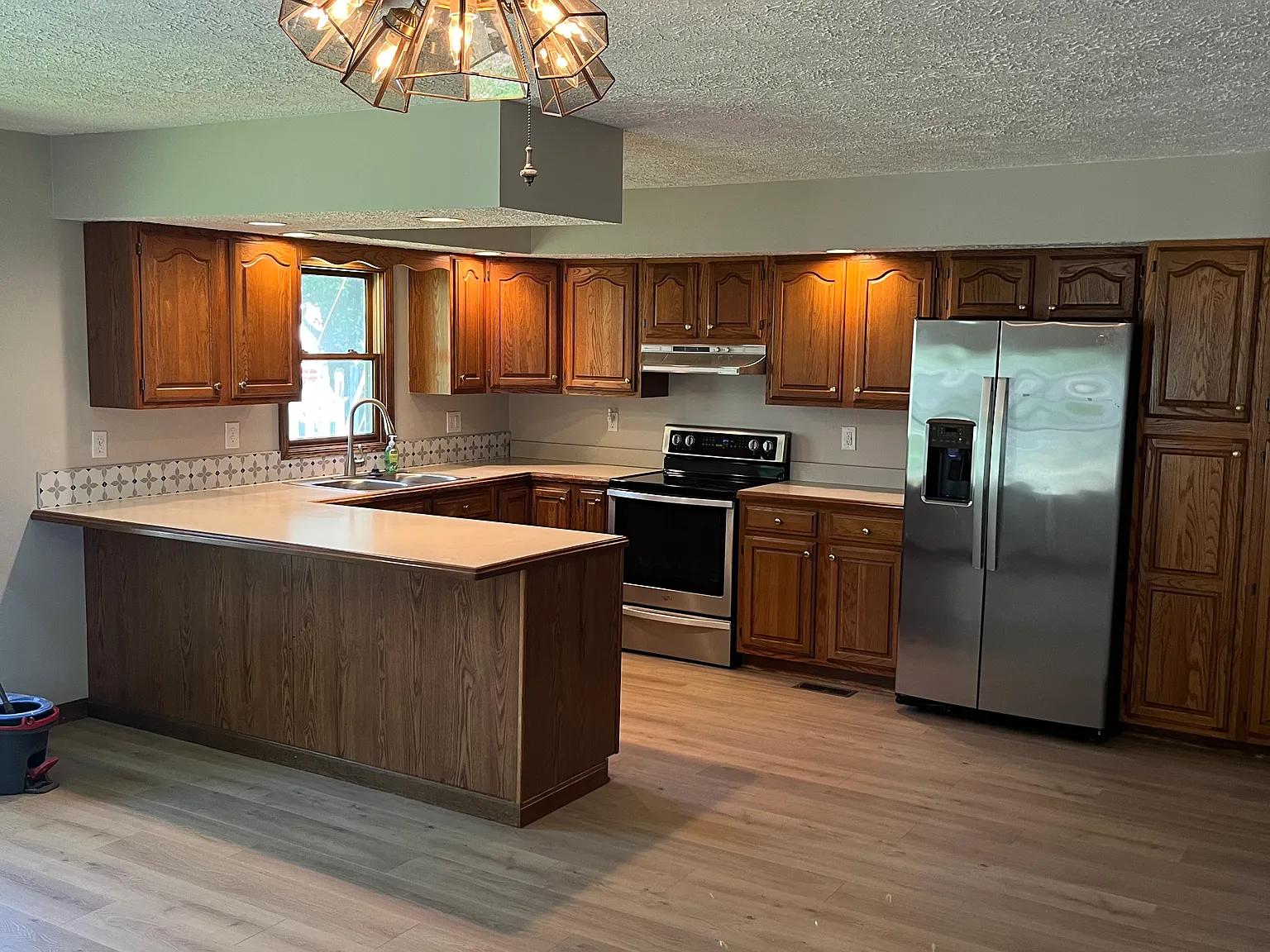 3 bed, 1.5 bath, 1300 sqft, $1,700 — Photo 4