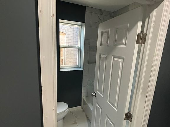 5th image of 1009 Appleton St #1