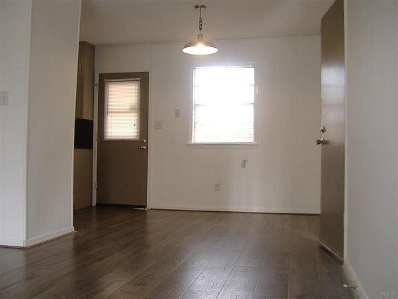 4th image of 1604 Acorn Ln