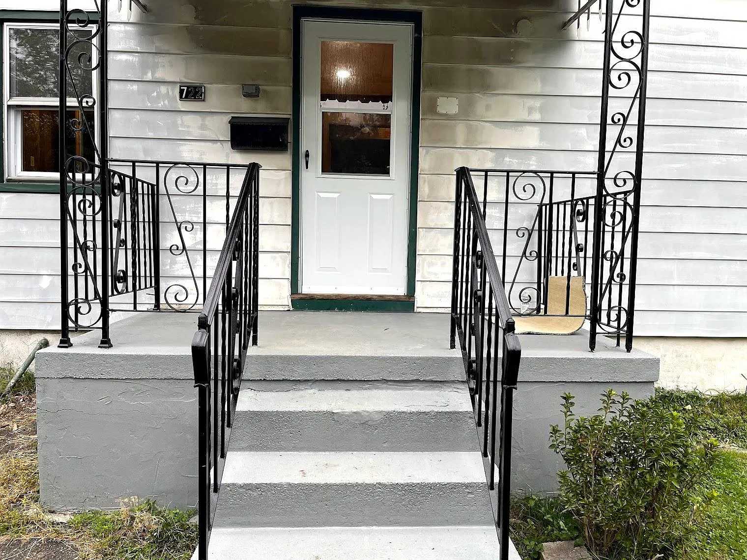 3 bed, 1100 sqft, $2,398 — Photo 1
