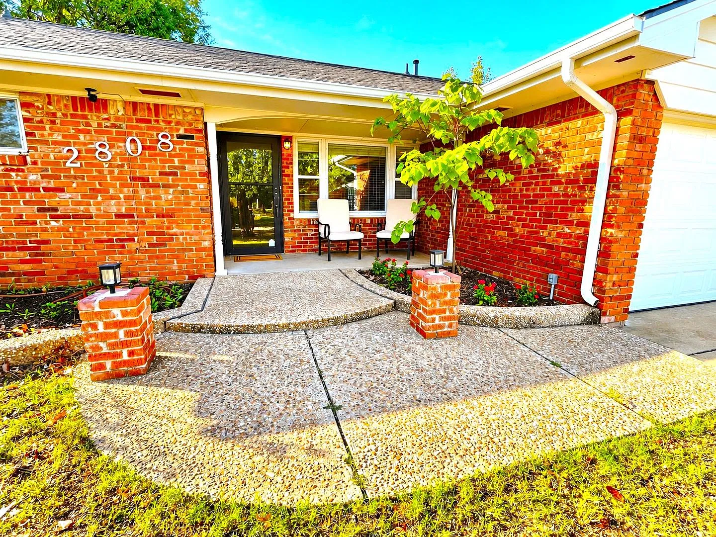 2 Bed 1.5 Bath 2 Car Garage in the Village Casady Hills 2nd Addn — Photo 2