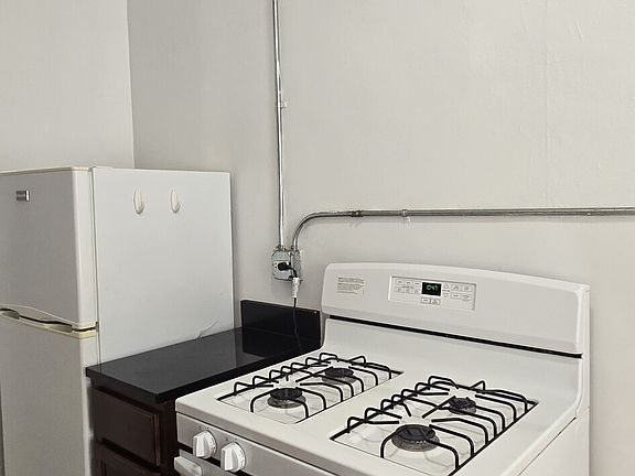 5th image of 4866 N Magnolia Ave APT 201