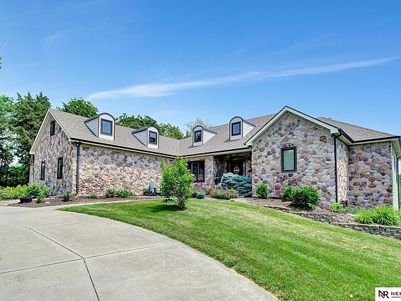 2nd image of 3940 Nicholas Ct