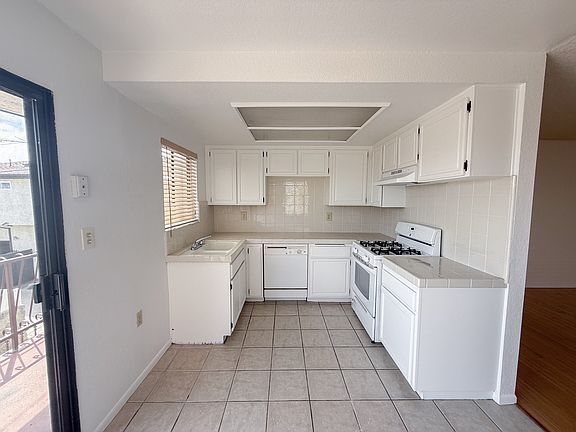 5th image of 1120 S Leland St #3