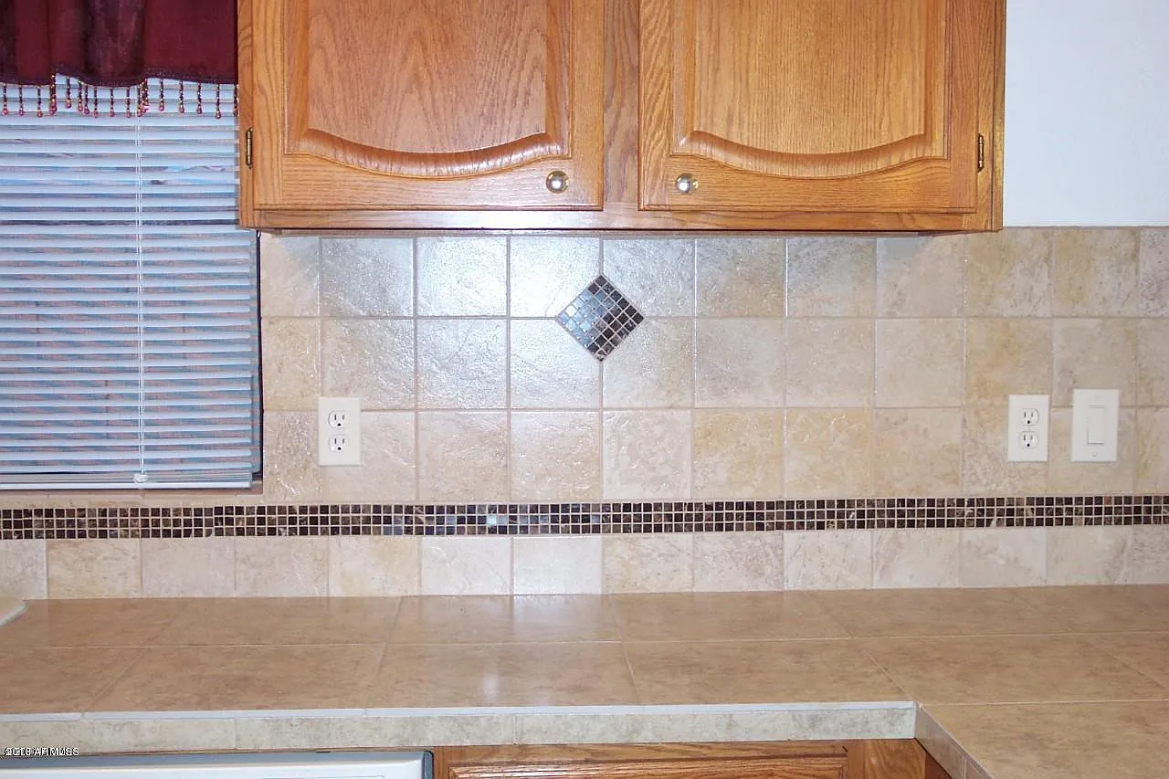 3 bed, 2.0 bath, 1591 sqft, $3,900 — Photo 4