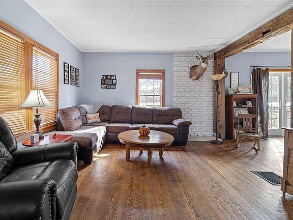2nd image of 4644 Montrose Tpke