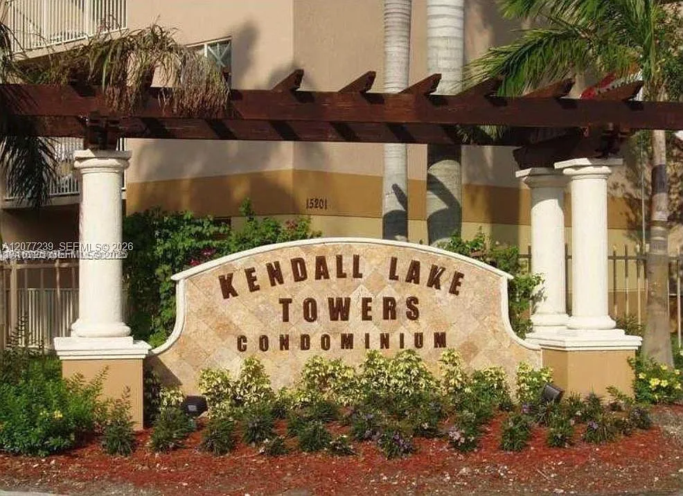 Kendall Lake Towers Condo — Photo 2