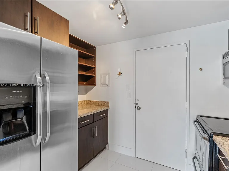 9800 W Bay Harbor Dr #308 — Photo 3