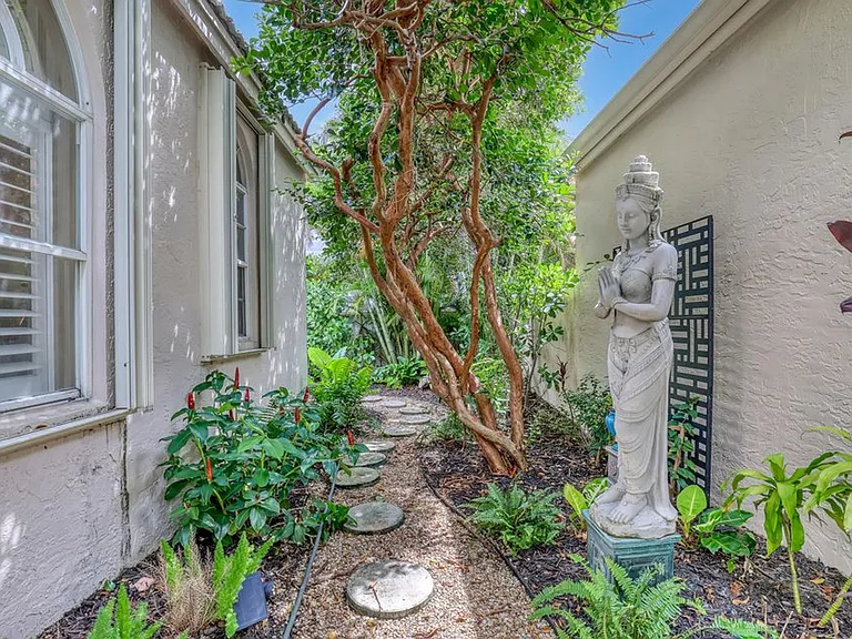 2076 Cezanne Rd — Photo 25