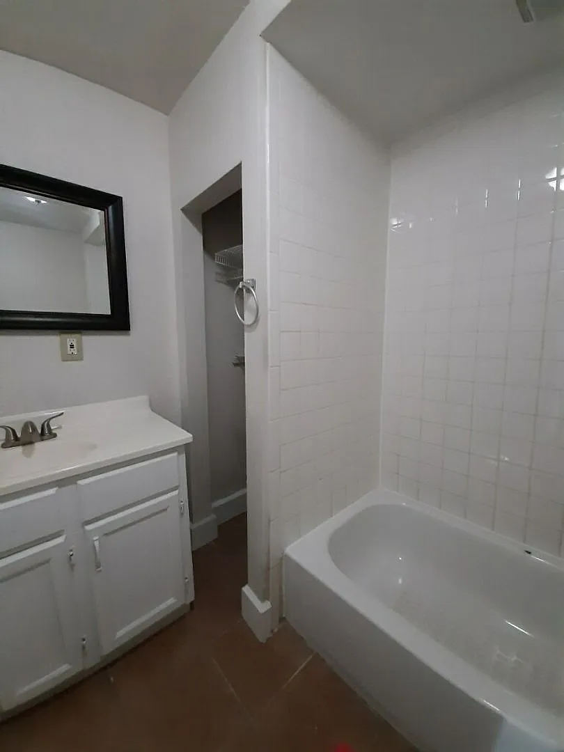 3 bedroom Moline house with 2 car garage! — Photo 4