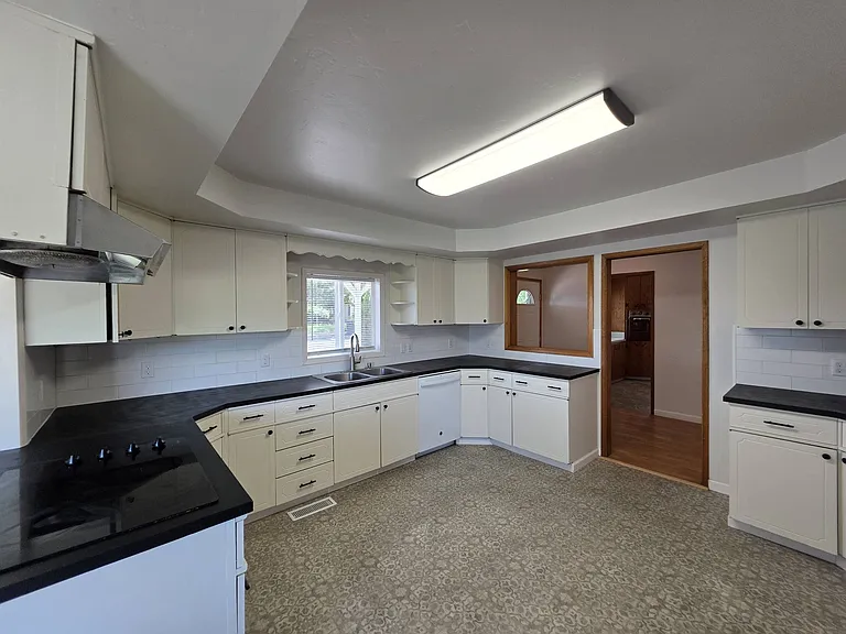 1325 N Cleveland St — Photo 5