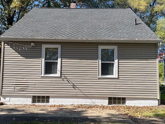 2nd image of 341 N Hawkins Ave