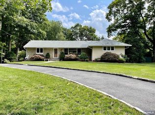 706 Terhune Rd, Ridgewood, NJ 07450