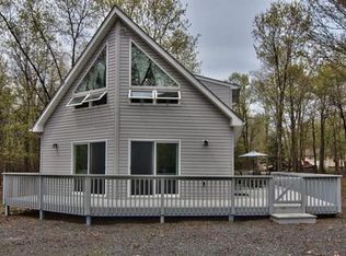 37 Locust Ln, Albrightsville, PA 18210