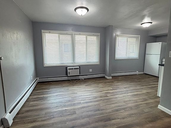 5th image of 430 W Calumet St APT 21