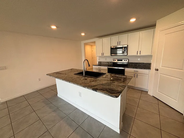 8940 SW 50th Ter — Photo 12