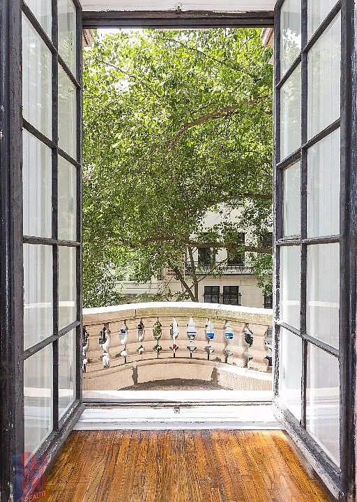 7 E 75th St #2B