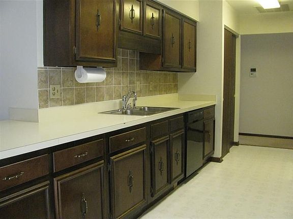 3rd image of 1376 Cornish Dr