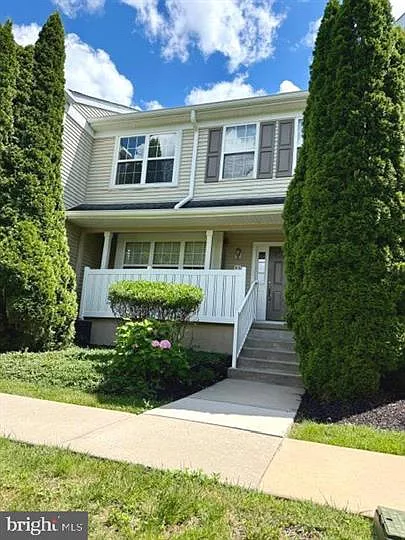 2 bed, 2.5 bath, 1258 sqft, $2,350 — Photo 2