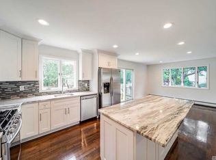 105 40th St, Lindenhurst, NY 11757