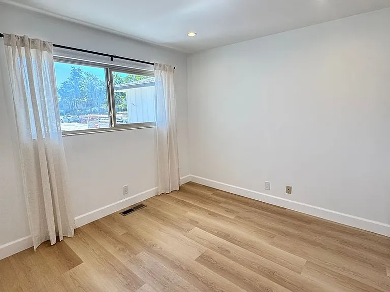 9887 Broadmoor Dr — Photo 7