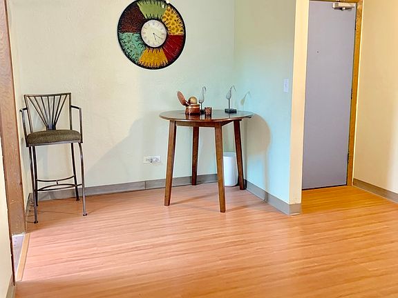 4th image of 1037 Des Plaines Ave #202