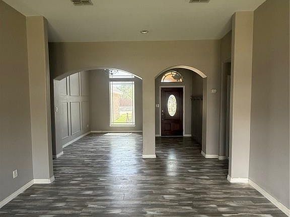 5th image of 505 E Arapaho Ave