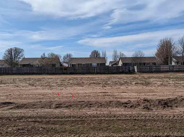 809 N Cedar Downs Cir, Wichita, KS 67235