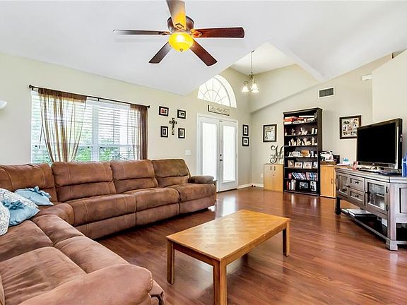 5th image of 3371 Robinson St
