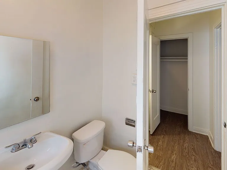 Guntharp Apartments — Photo 10