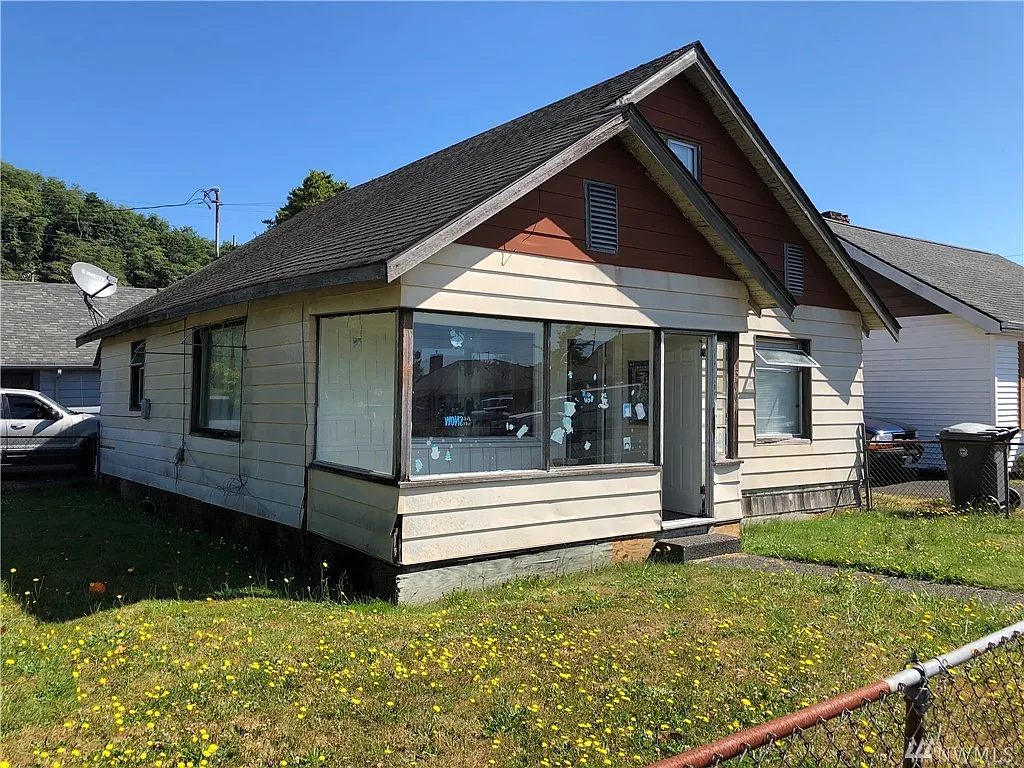 3001 Sumner Ave photo 1
