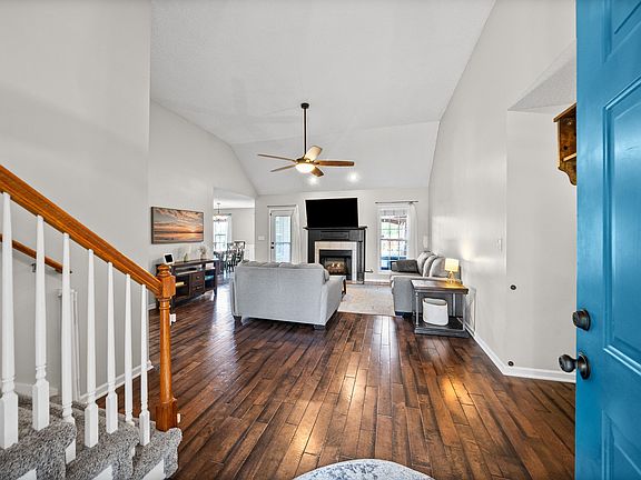 4th image of 407 Walkaway Ct