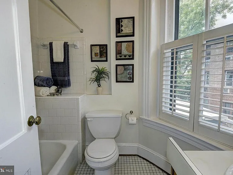 408 Seward Sq SE #7 — Photo 11