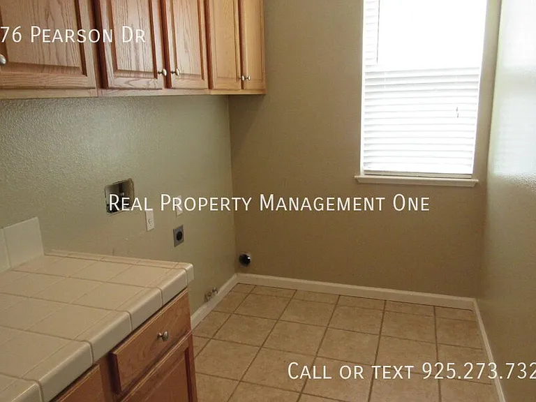 576 Pearson Dr — Photo 15