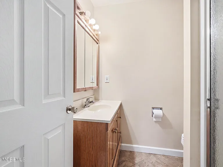 470 Monmouth Pl — Photo 30