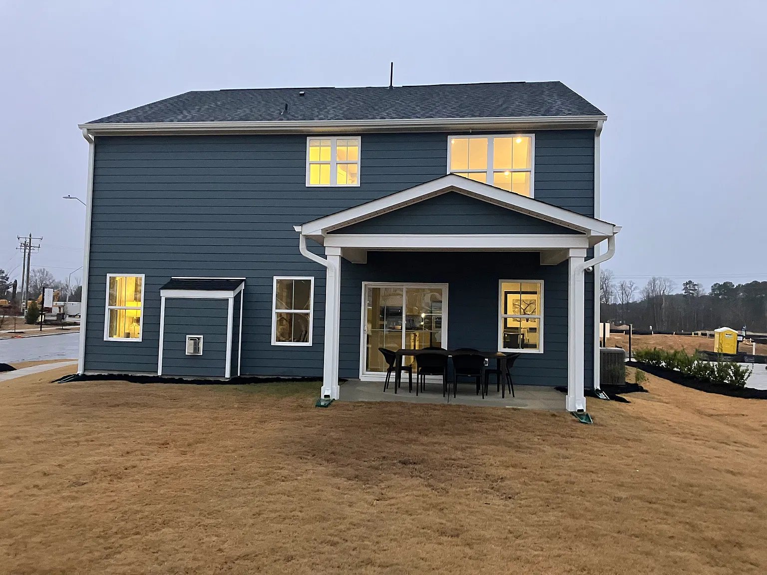 4 bed, 2.5 bath, 2423 sqft, $2,449 — Photo 2